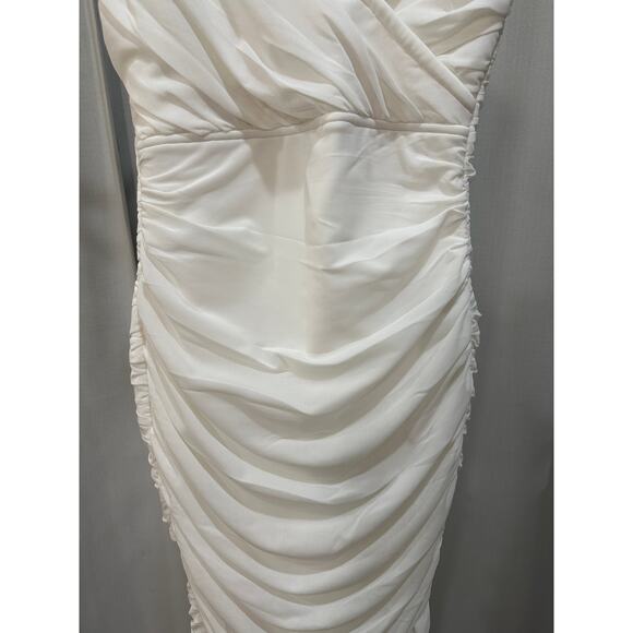Elliatt Pippa Dress White Size Small Lightly Worn Flattering Ruched Fabric Comfy - Picture 4 of 14